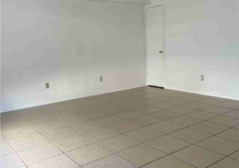 Building Photo - 1805 Cedarhill Dr