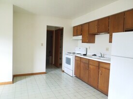 Building Photo - 227 Plymouth St