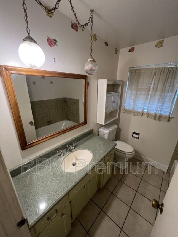 Building Photo - 8823 Cefalu Dr