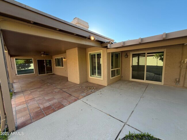 Building Photo - 10402 E Regal Dr