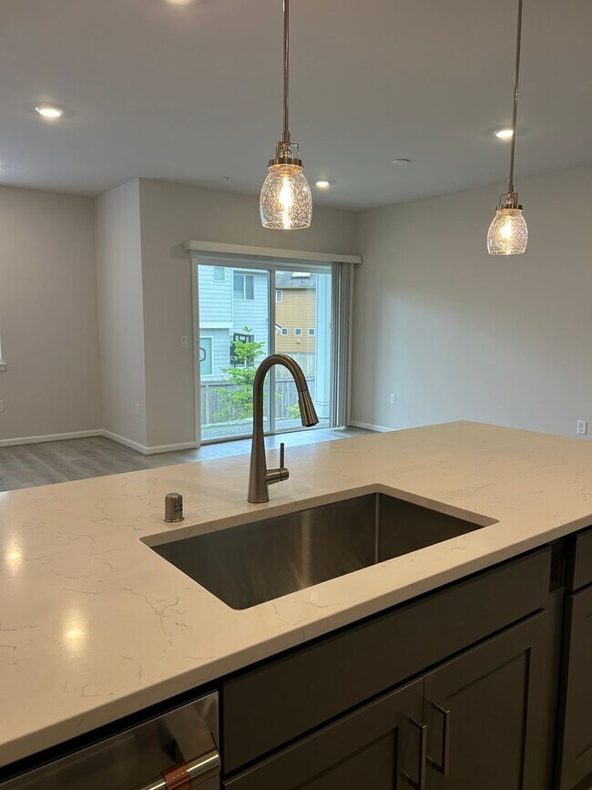 Building Photo - 2Bd/2Ba Redmond House