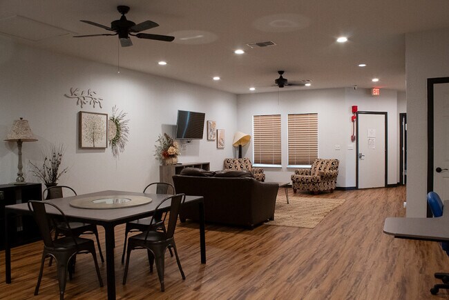 Building Photo - 1500 N Ruddell St