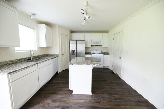 Building Photo - Like new construction 2 story home 4 bedro...