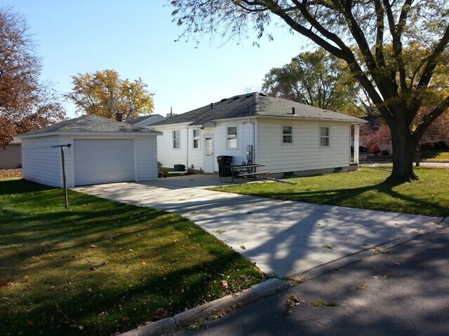 Building Photo - 2 bedroom, 1 bath house