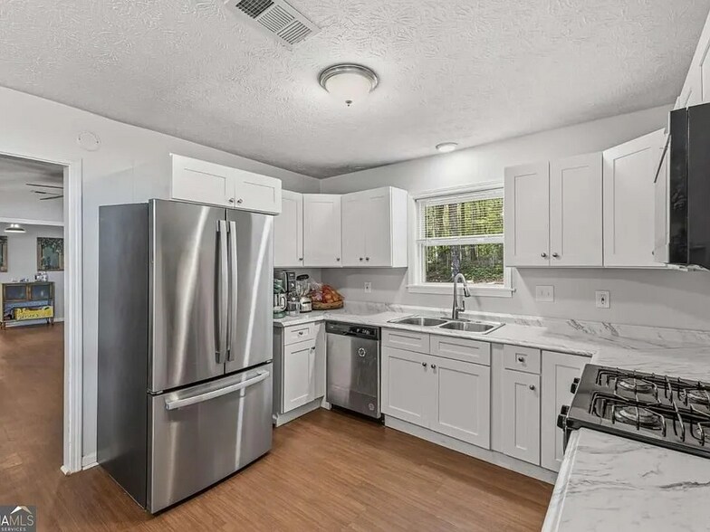 Building Photo - 6255 Beaver Creek Trl