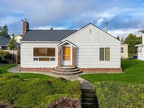 Building Photo - 3311 6th Ave