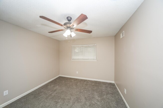 Building Photo - 7915 Gayle Ln