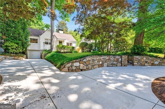 Building Photo - 1268 University Dr NE