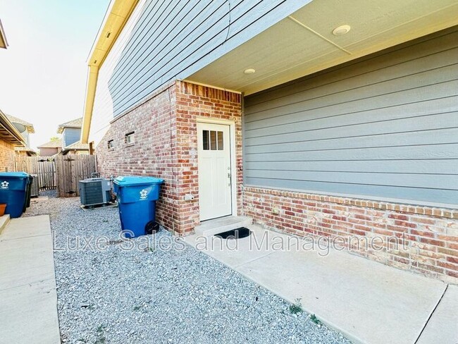 Building Photo - 2116 Camino Del Plaza Ln