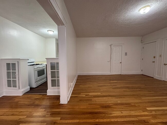 Building Photo - 97 Chester St