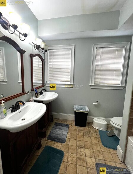 Building Photo - 93A Hillside St