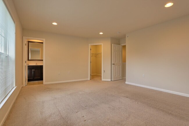 Building Photo - TOWNHOME AVAILABLE IN THE CHARTER HOMES - DEER RUN COMMONS
