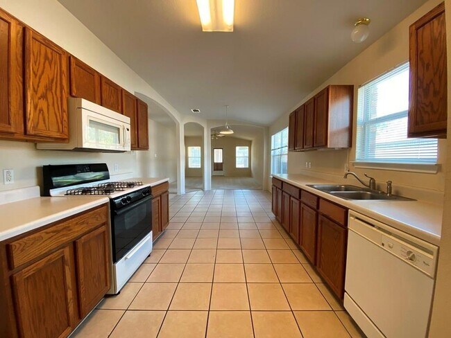 Building Photo - 126 Salado Dr