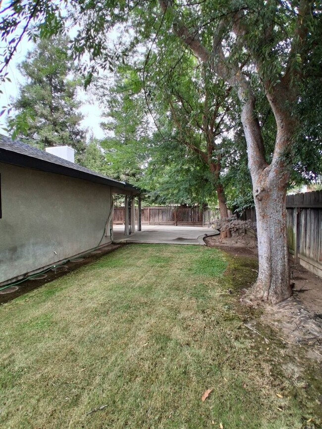 Building Photo - Charming Well-Maintained 3-Bed Fresno House!