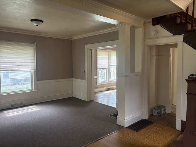 Building Photo - SPACIOUS 4 BEDROOM HOME READY TO WELCOME YOU