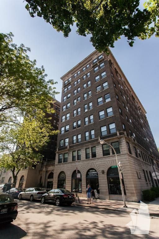 Building Photo - 540 W Briar Pl