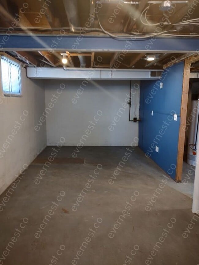 Building Photo - Charming 3-Bedroom Home with Fenced Yard a...