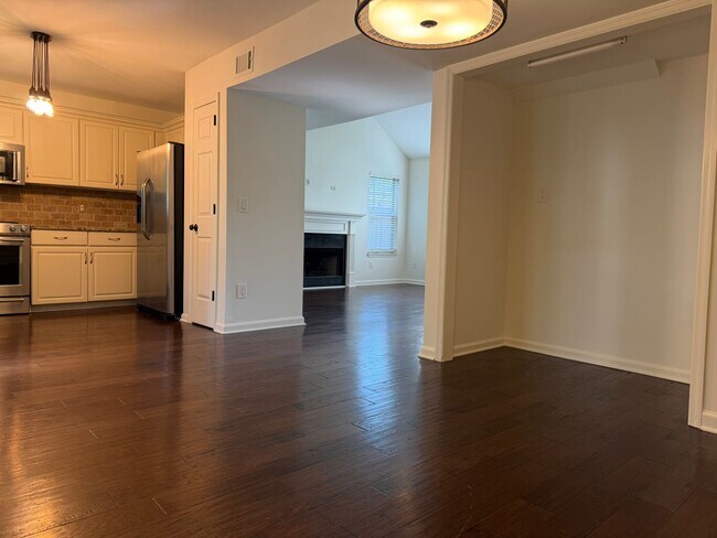 Building Photo - 303 Norvich Ct