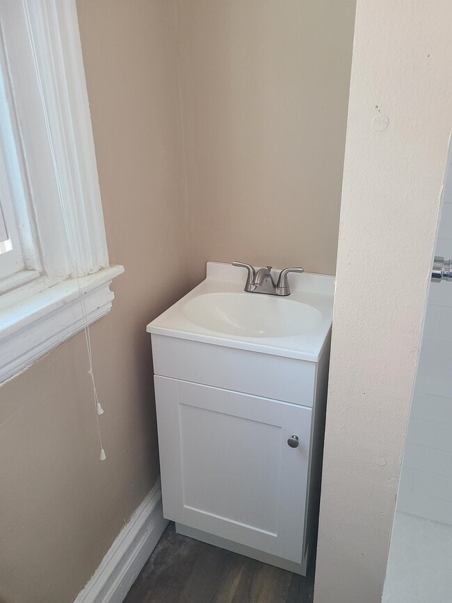 Building Photo - 427 E Wall St