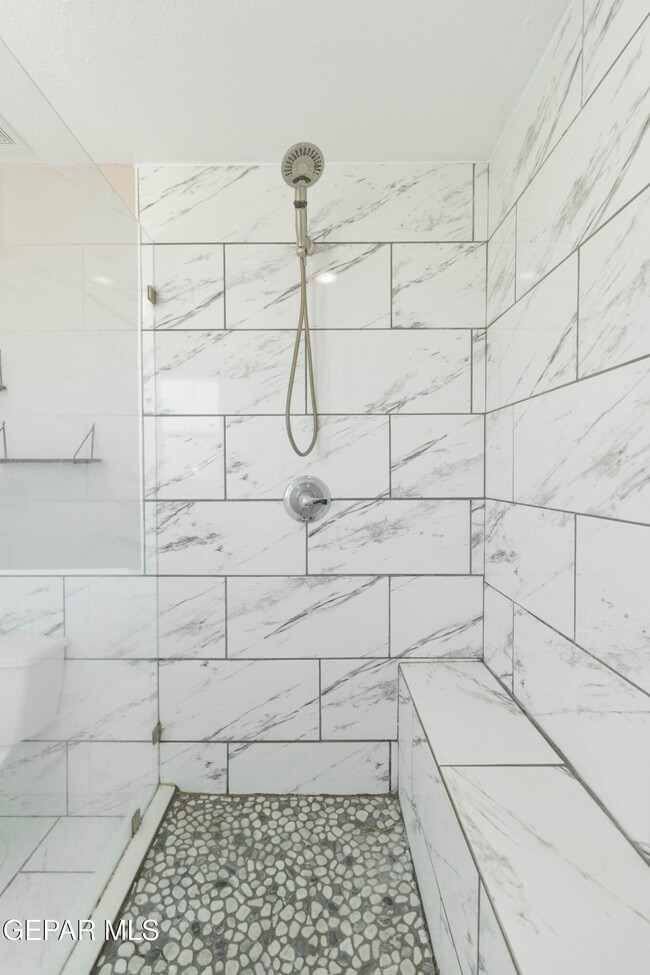 Building Photo - 14529 Jesus Almeida