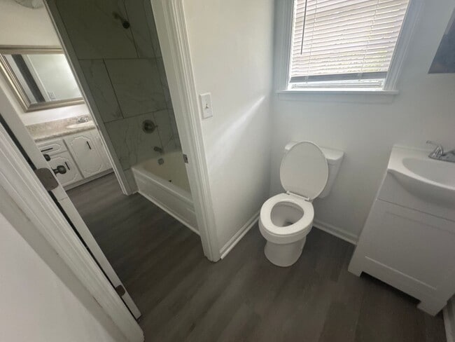 Building Photo - Updated Home Located off Deans Bridge Rd! ...