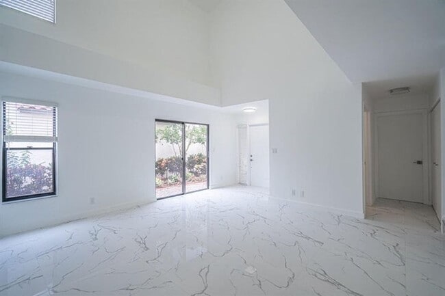 Building Photo - 5536 Eton Ct