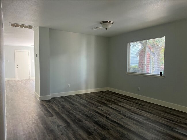 Building Photo - 11956 Chanteloup Dr