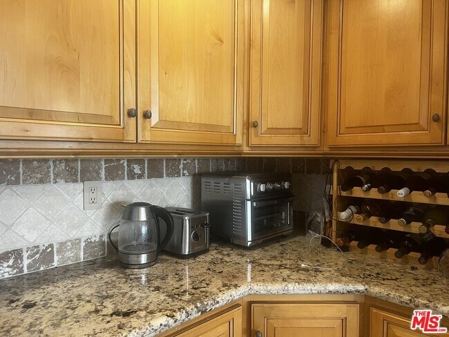 Building Photo - 7825 Seaglen Dr