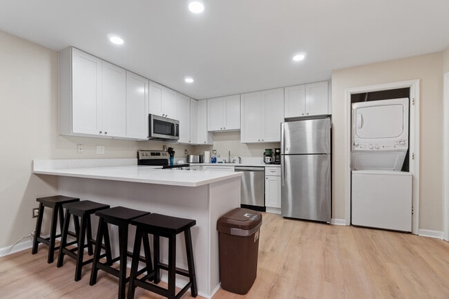 Building Photo - 1611 Ocean Bay Dr
