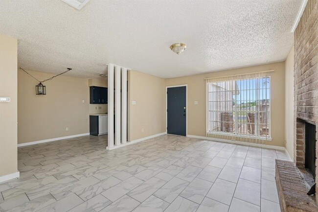 Building Photo - 4003 Stonebridge Dr