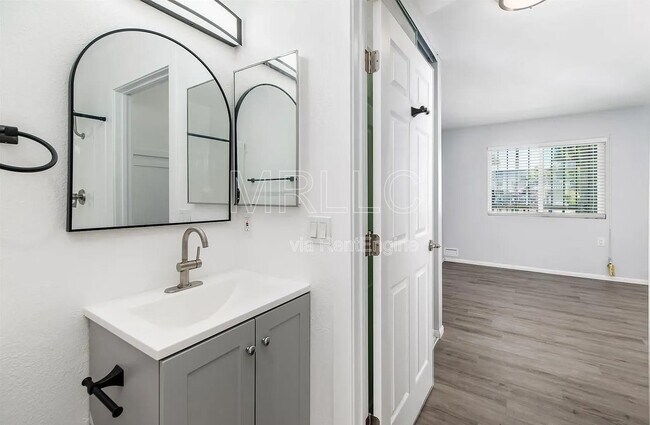 Building Photo - 6738 University Ave