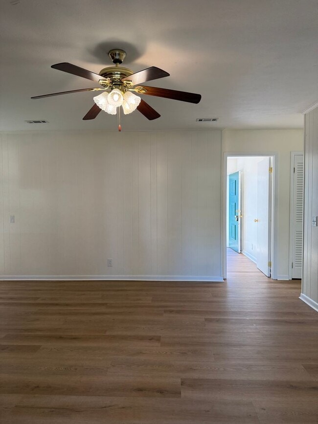 Building Photo - Available NOW-  103 Meadowlark-1/2 Off the first month rent with a 12-month lease