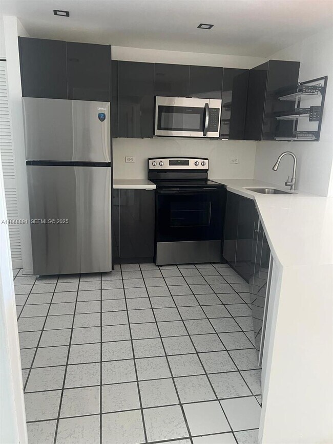 Building Photo - 1710 NE 191st St