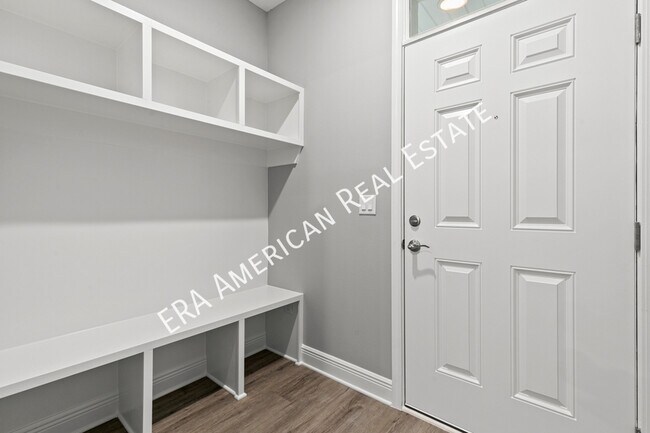 Building Photo - 404 Walters Cir