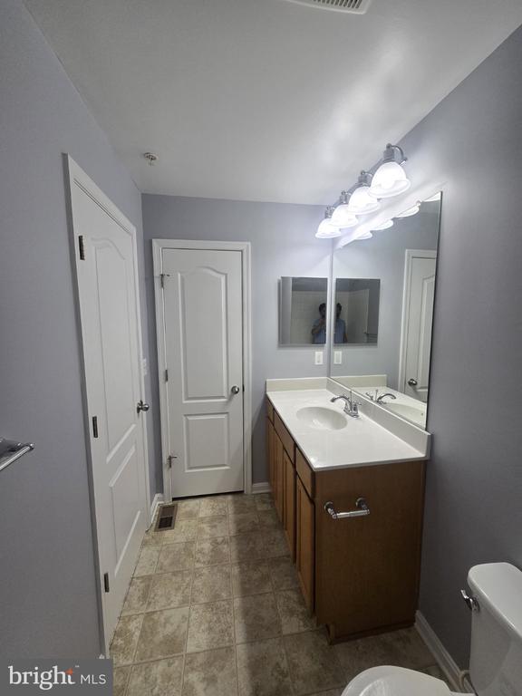 Building Photo - 7720 Village Park Dr