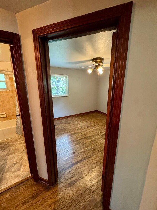 Building Photo - Charming 2-Bed 1-Bath Home in Avalon!