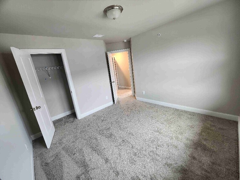 Building Photo - 1054 Knoxboro Ln