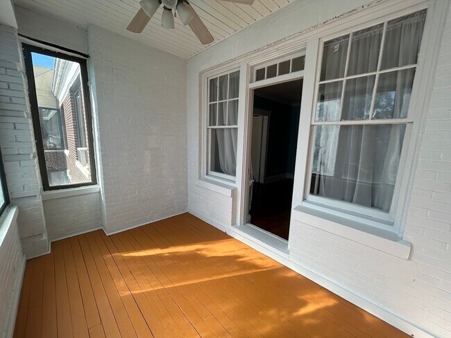 Building Photo - 2035 Commonwealth Ave