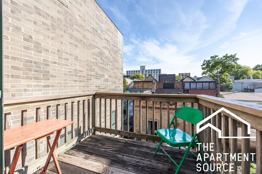 Building Photo - 1723 N Wood St