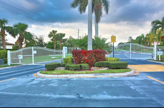 Building Photo - 6960 Mill Brook Pl
