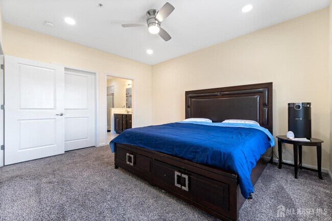 Building Photo - 917 Campbell St