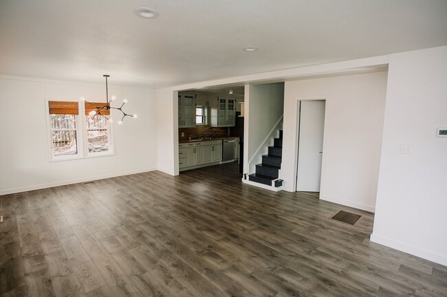 Building Photo - Charming 4-Bedroom Home with Stunning View...