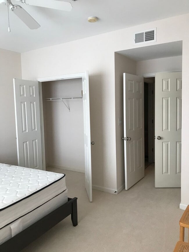 Building Photo - 260 Riverbend Drive 2 Bedroom 2 Bath Condo...