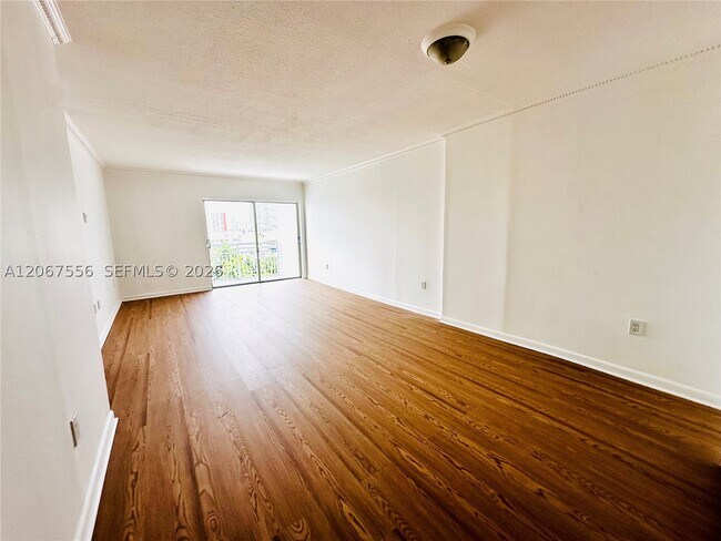 Building Photo - 400 Kings Point Dr