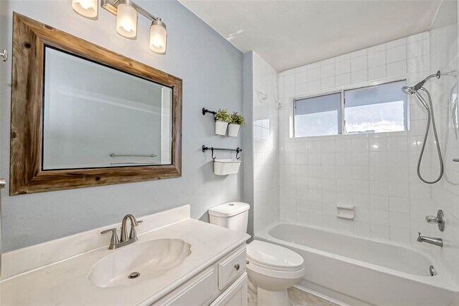 Building Photo - 14410 Cypress Meadow Dr