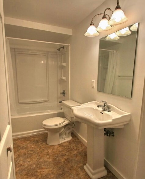 Building Photo - 279 Tompkins St