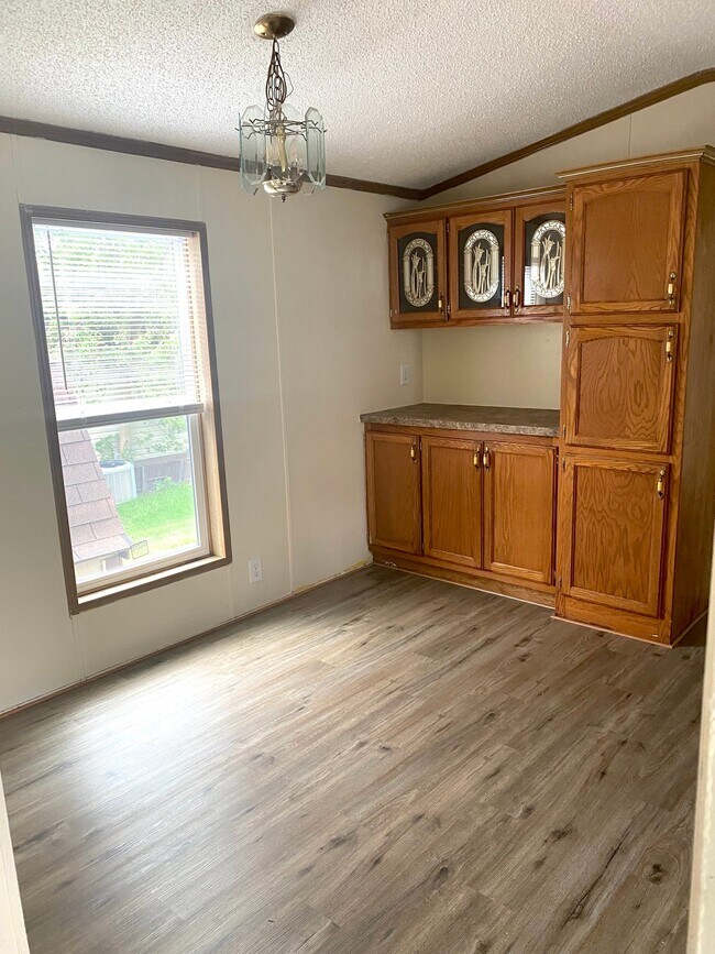 Building Photo - 4030 Deziel Ct
