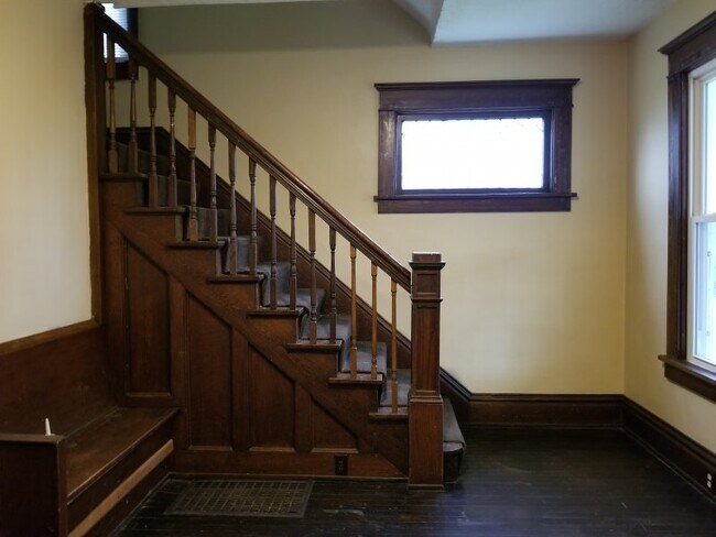 Building Photo - 235 W Columbia St