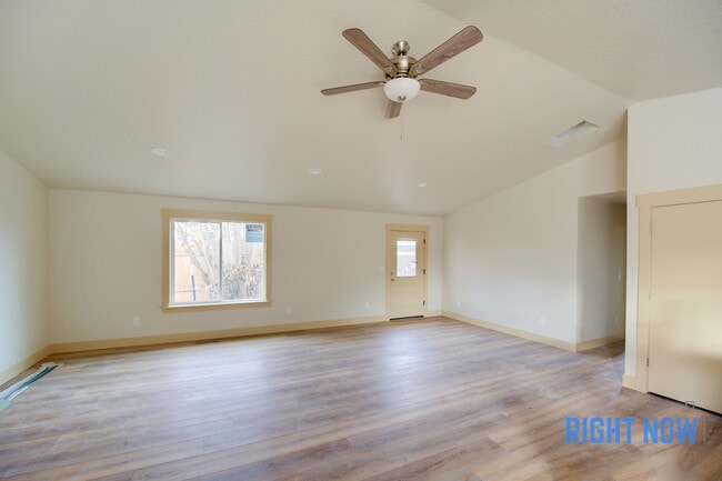 Building Photo - 702 Smith Ave