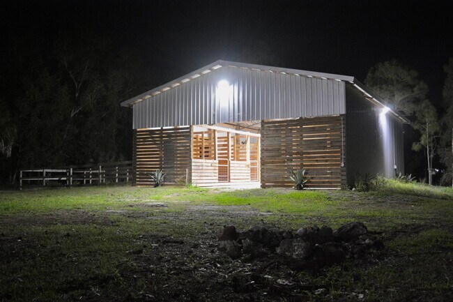 Building Photo - 16105 Temple Blvd